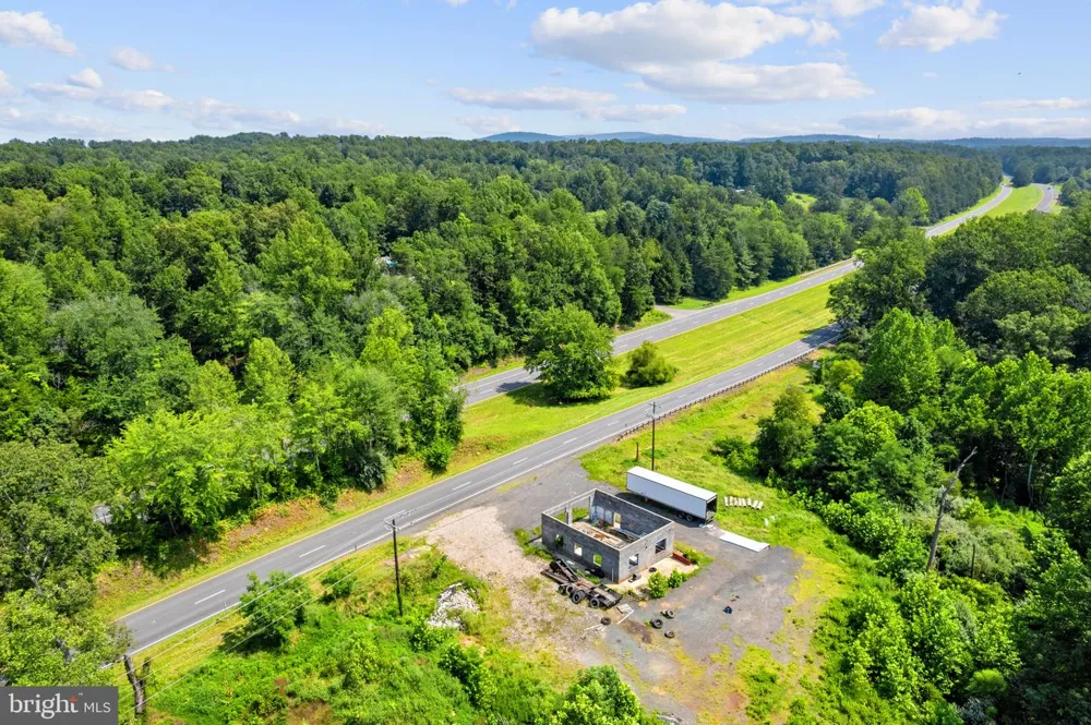 16420 LEE Amissville, VA 20106
