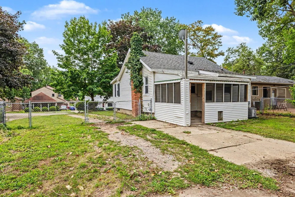 3918 Mapleleaf Road Waterford, MI 48328