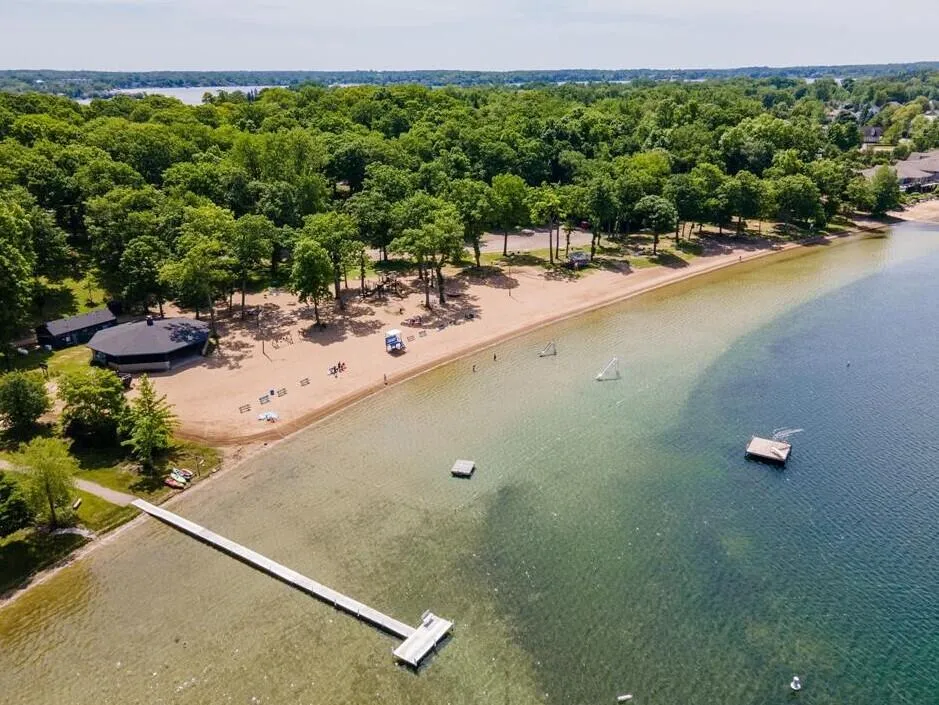 3918 Mapleleaf Road Waterford, MI 48328