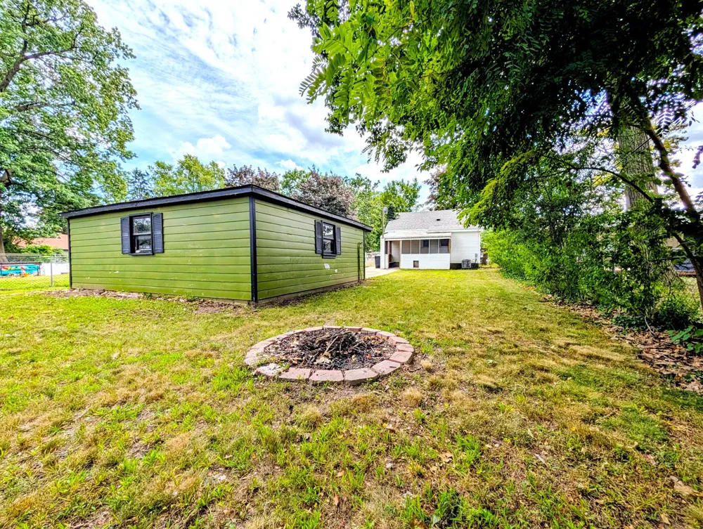 3918 Mapleleaf Road Waterford, MI 48328