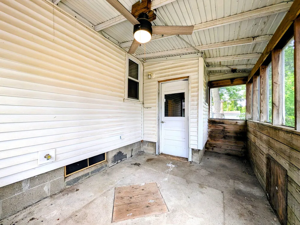 3918 Mapleleaf Road Waterford, MI 48328