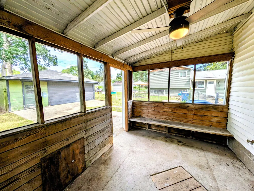 3918 Mapleleaf Road Waterford, MI 48328