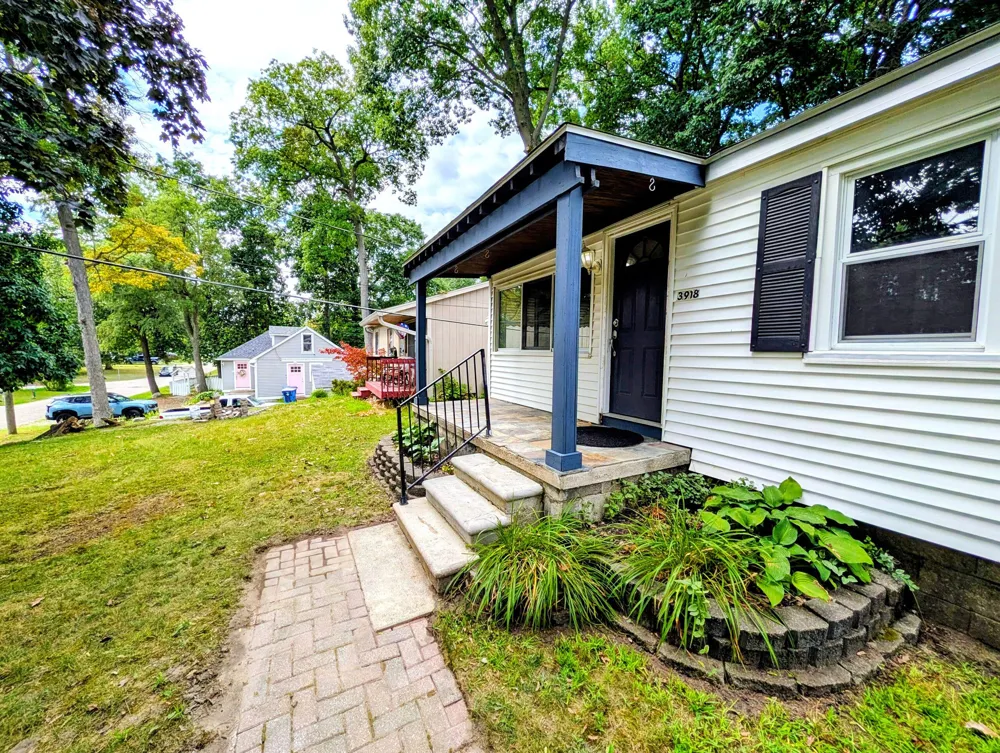 3918 Mapleleaf Road Waterford, MI 48328