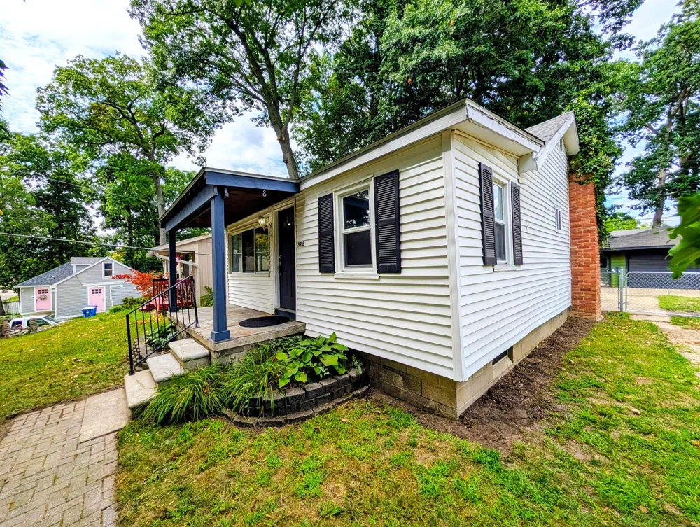 3918 Mapleleaf Road Waterford, MI 48328