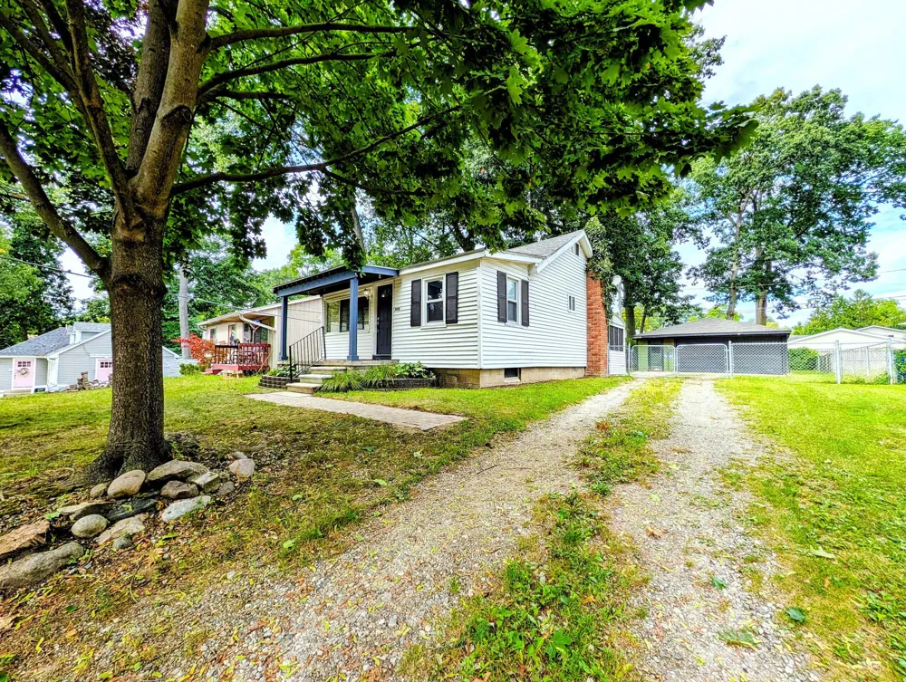 3918 Mapleleaf Road Waterford, MI 48328