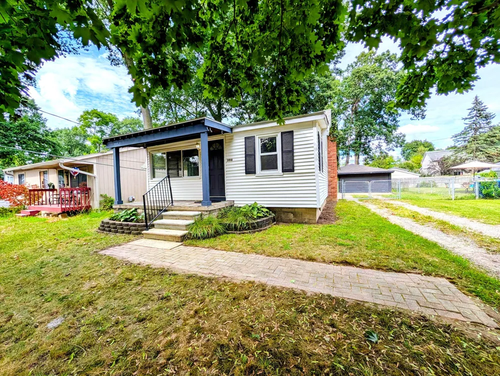 3918 Mapleleaf Road Waterford, MI 48328