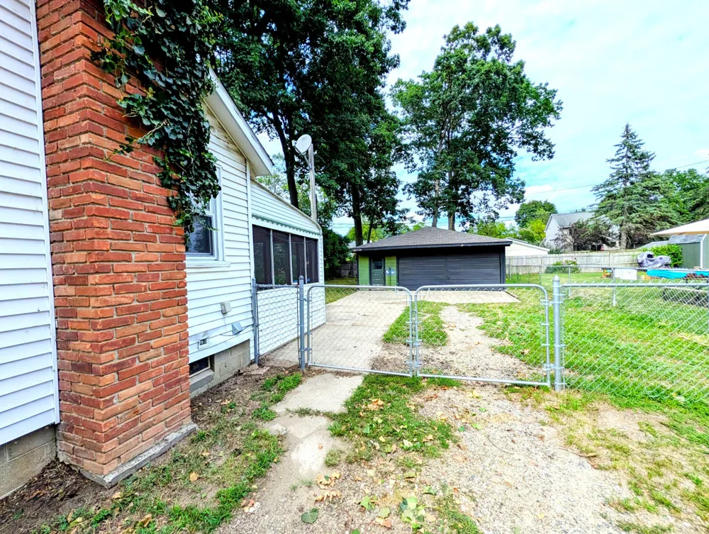 3918 Mapleleaf Road Waterford, MI 48328