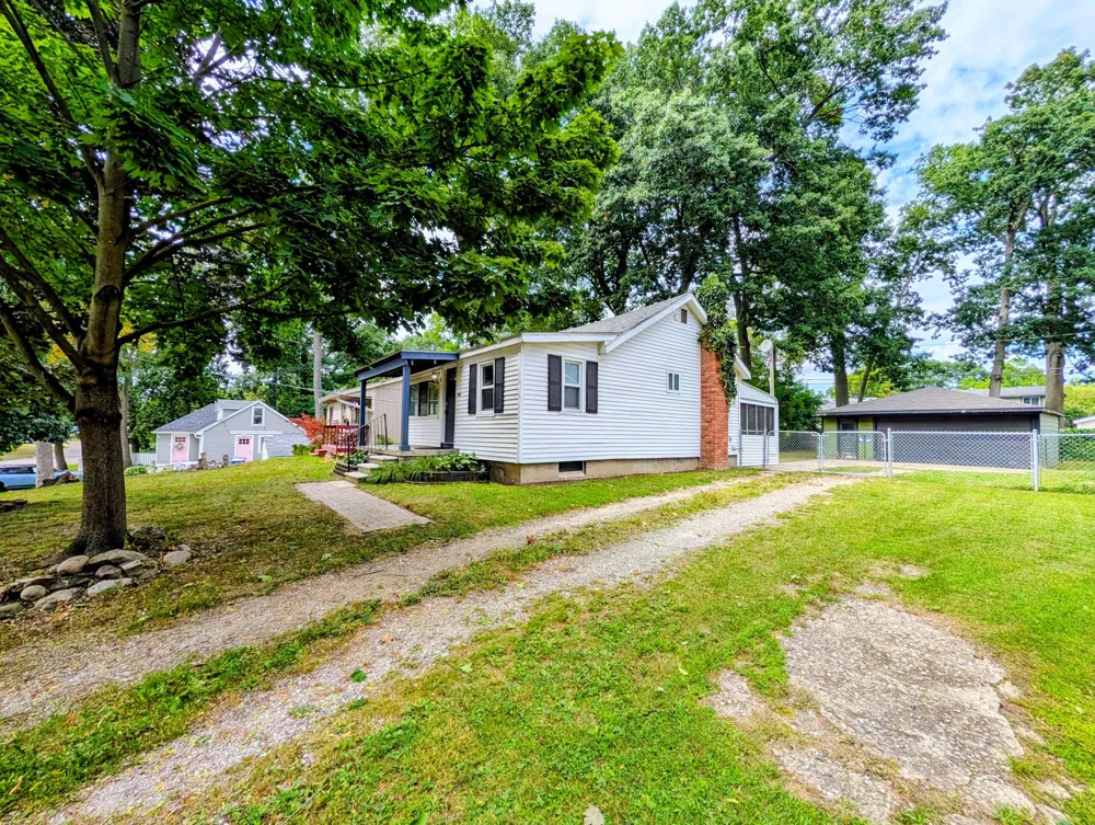 3918 Mapleleaf Road Waterford, MI 48328