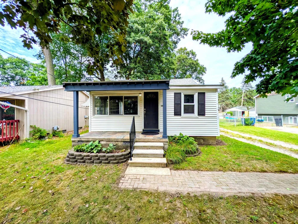 3918 Mapleleaf Road Waterford, MI 48328
