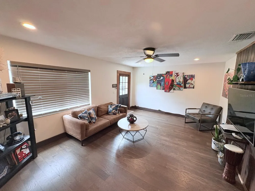 10004 MEMORIAL HIGHWAY Tampa, FL 33615