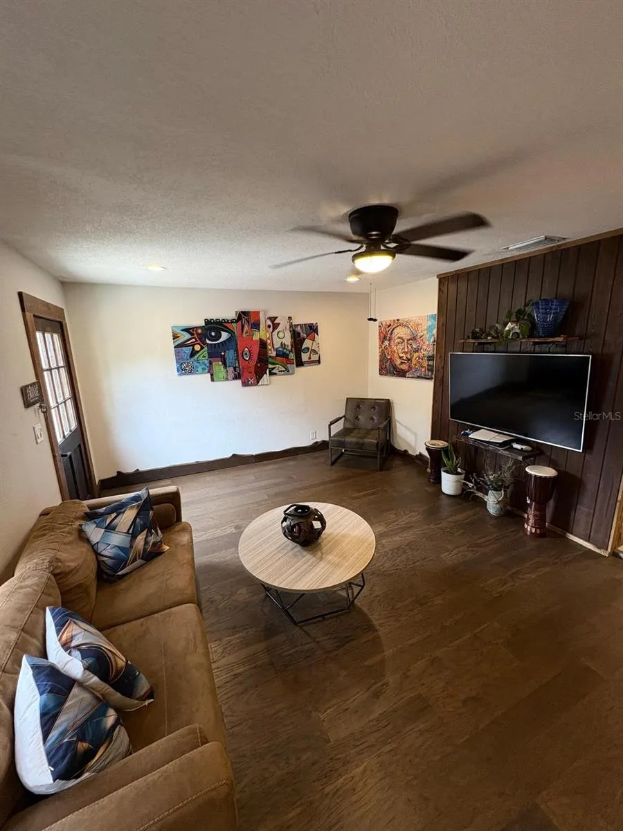 10004 MEMORIAL HIGHWAY Tampa, FL 33615