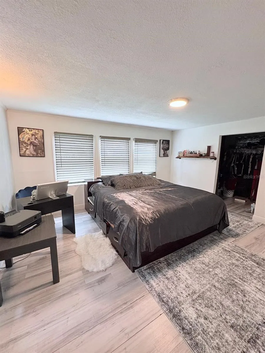 10004 MEMORIAL HIGHWAY Tampa, FL 33615