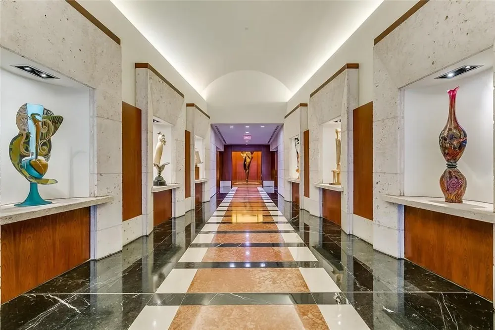 500 Throckmorton Street #2202 Fort Worth, TX 76102
