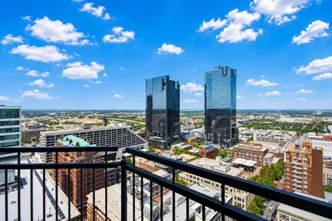 500 Throckmorton Street #2202