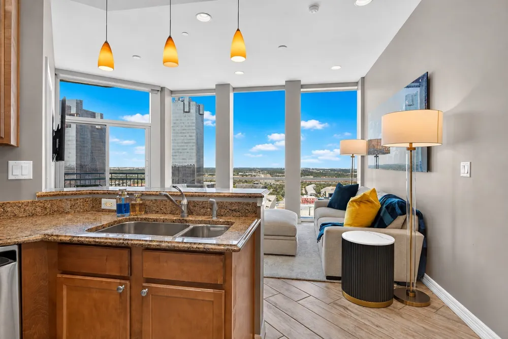 500 Throckmorton Street #2202 Fort Worth, TX 76102