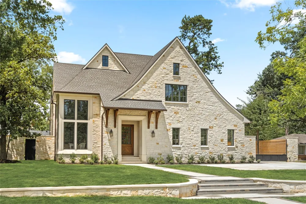 521 Trails End Street Houston, TX 77024