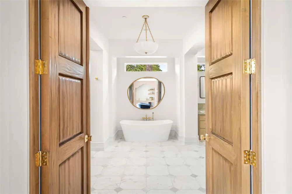 521 Trails End Street Houston, TX 77024