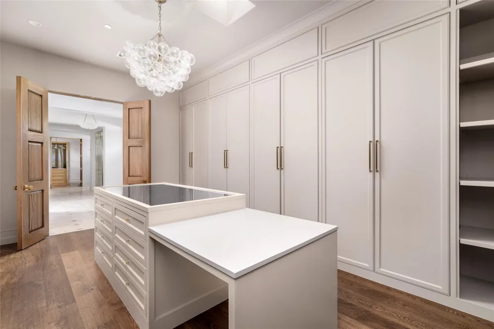 521 Trails End Street Houston, TX 77024