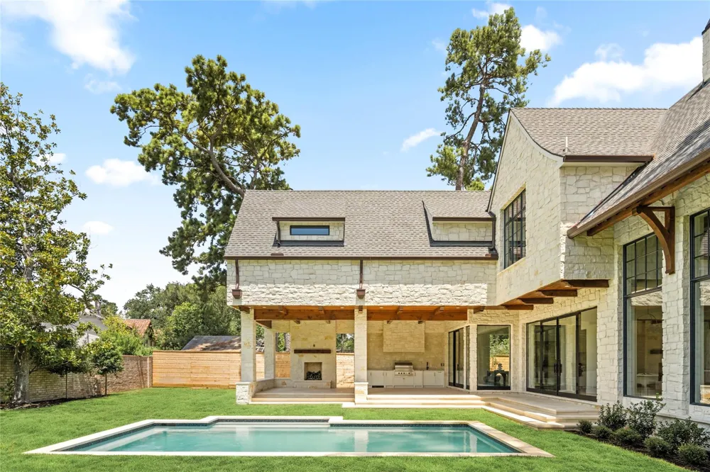 521 Trails End Street Houston, TX 77024