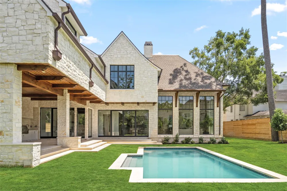 521 Trails End Street Houston, TX 77024
