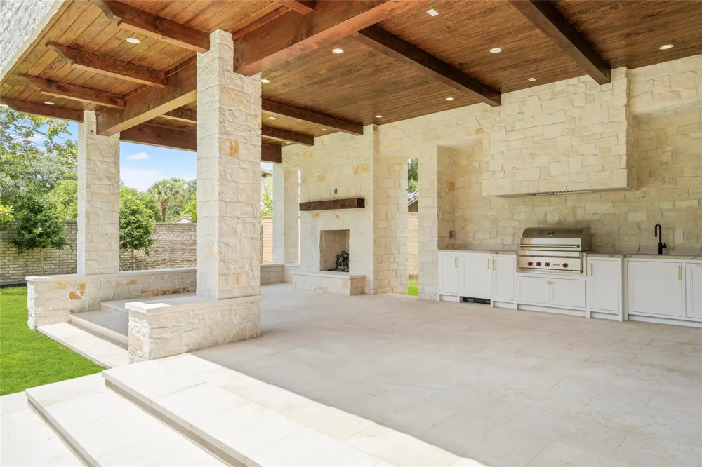 521 Trails End Street Houston, TX 77024
