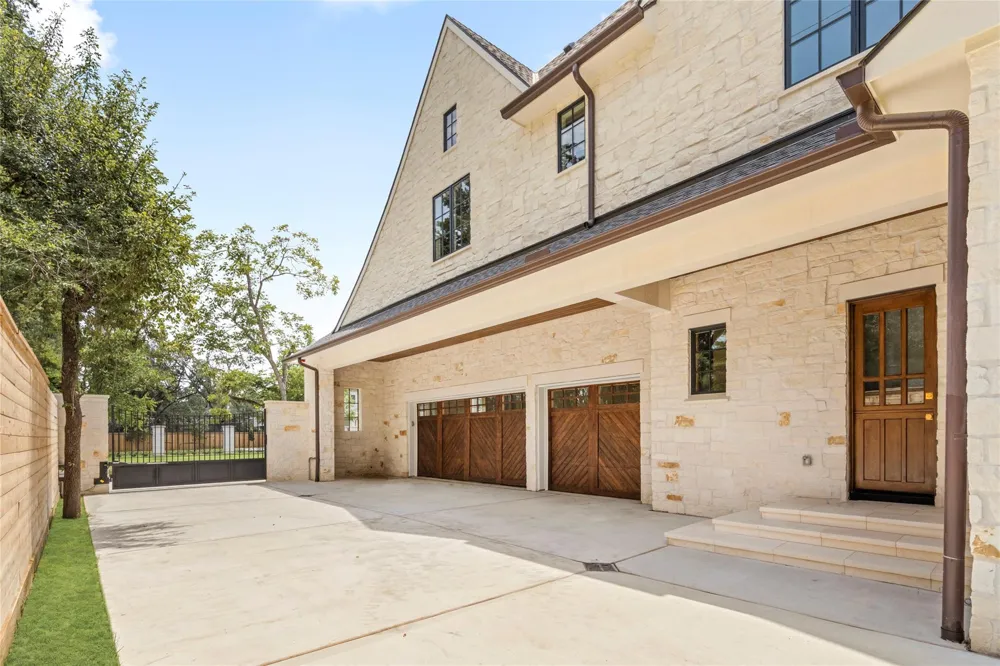 521 Trails End Street Houston, TX 77024