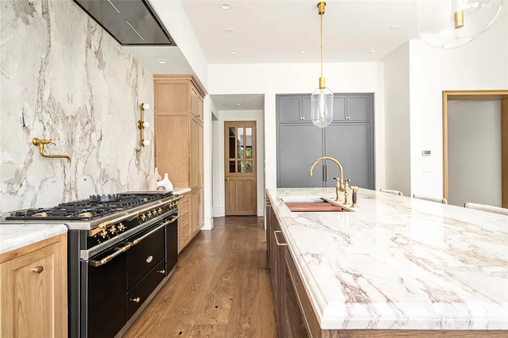 521 Trails End Street Houston, TX 77024