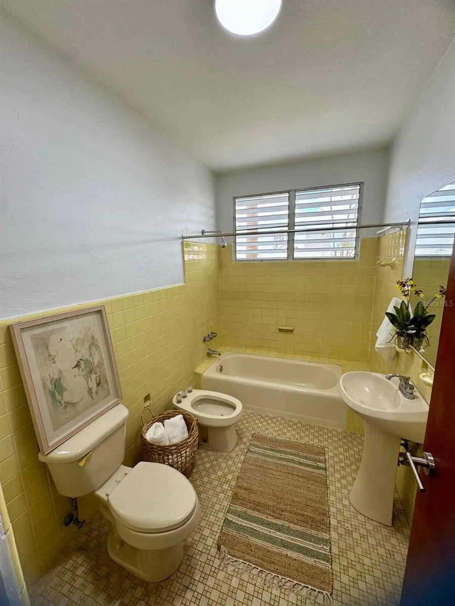 F-6 CALLE GENOVA #F-6 Guaynabo, PR 00966