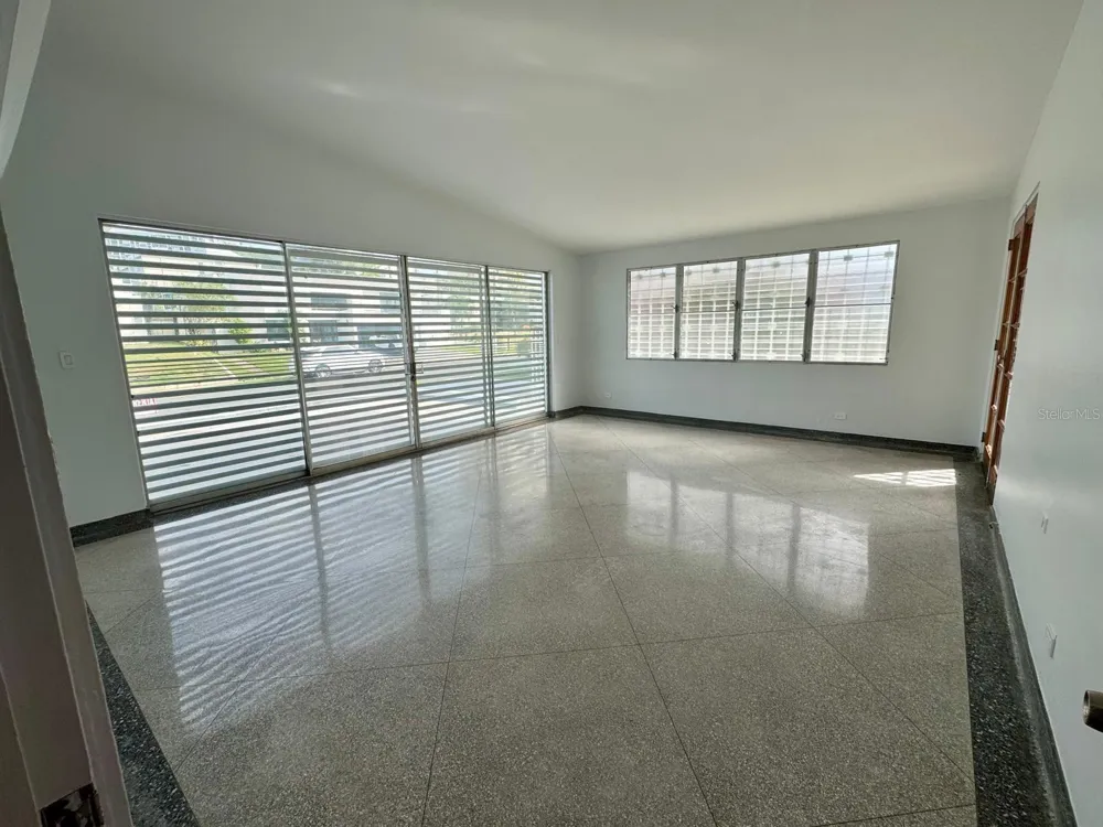 F-6 CALLE GENOVA #F-6 Guaynabo, PR 00966