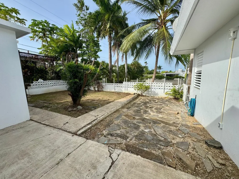 F-6 CALLE GENOVA #F-6 Guaynabo, PR 00966