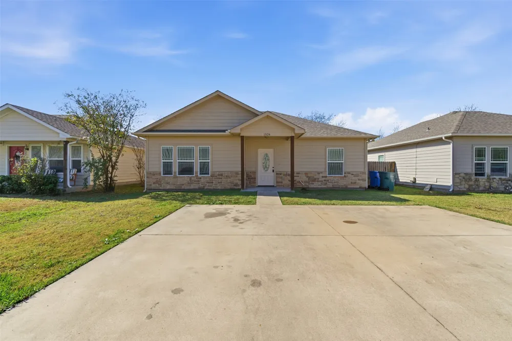 1524 S Montgomery Street Sherman, TX 75090
