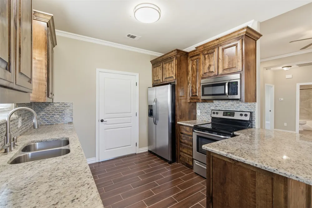 1524 S Montgomery Street Sherman, TX 75090