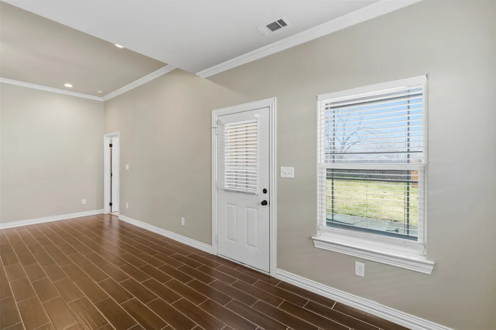 1524 S Montgomery Street Sherman, TX 75090