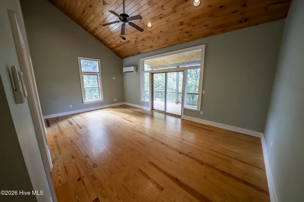 63 Snowbird Trail Lake Santeetlah, NC 28771