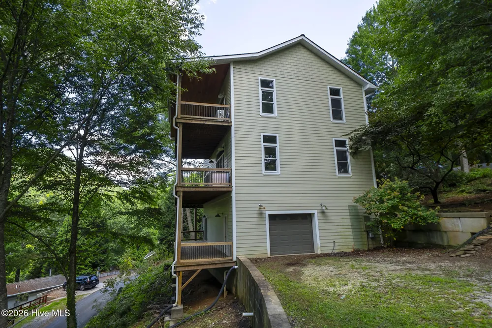 63 Snowbird Trail Lake Santeetlah, NC 28771