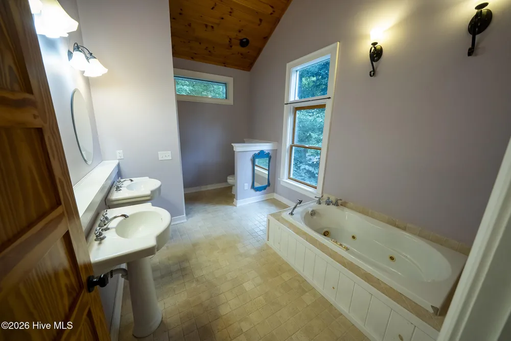 63 Snowbird Trail Lake Santeetlah, NC 28771