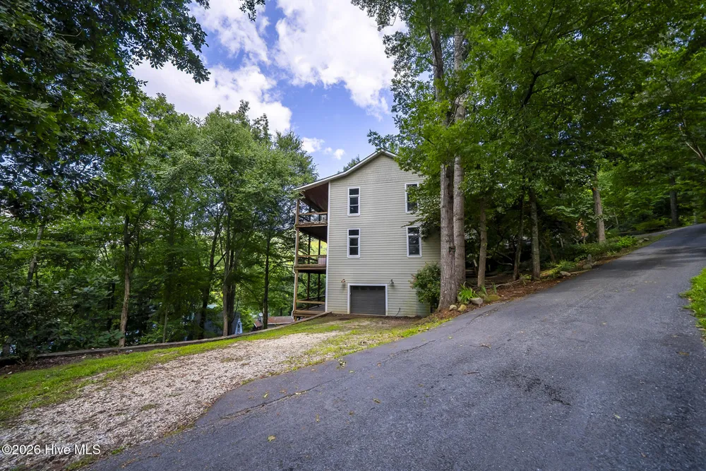 63 Snowbird Trail Lake Santeetlah, NC 28771