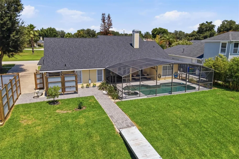 3716 BAYSHORE CIRCLE Tavares, FL 32778