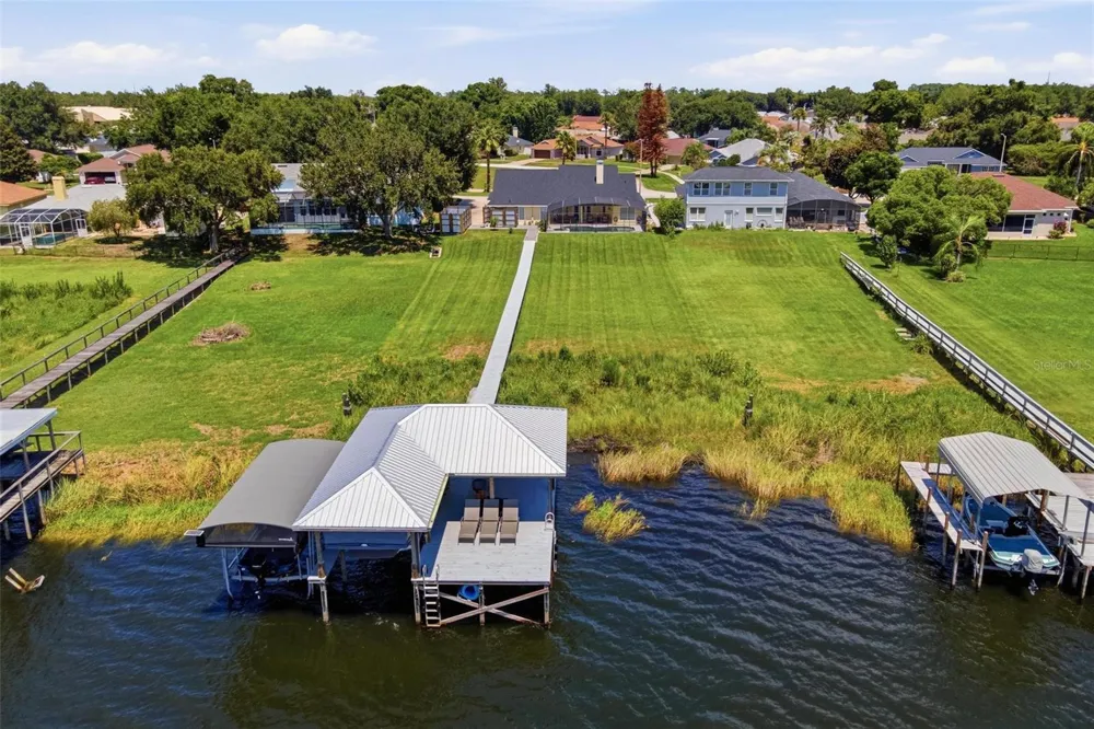 3716 BAYSHORE CIRCLE Tavares, FL 32778