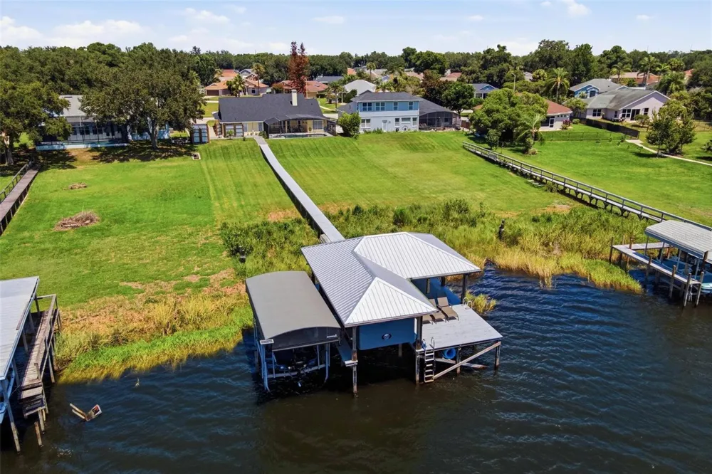 3716 BAYSHORE CIRCLE Tavares, FL 32778