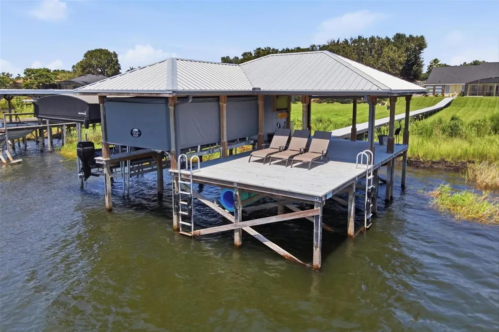 3716 BAYSHORE CIRCLE Tavares, FL 32778