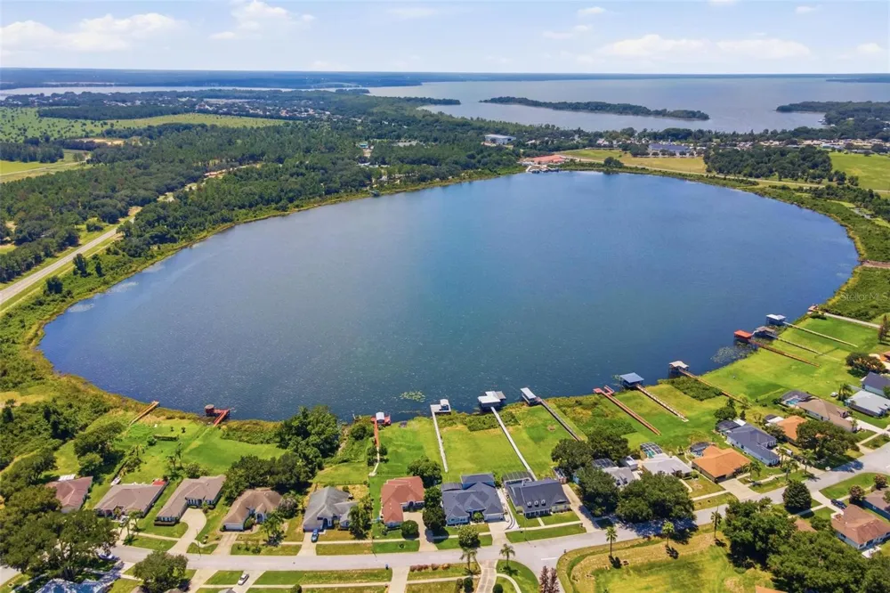 3716 BAYSHORE CIRCLE Tavares, FL 32778