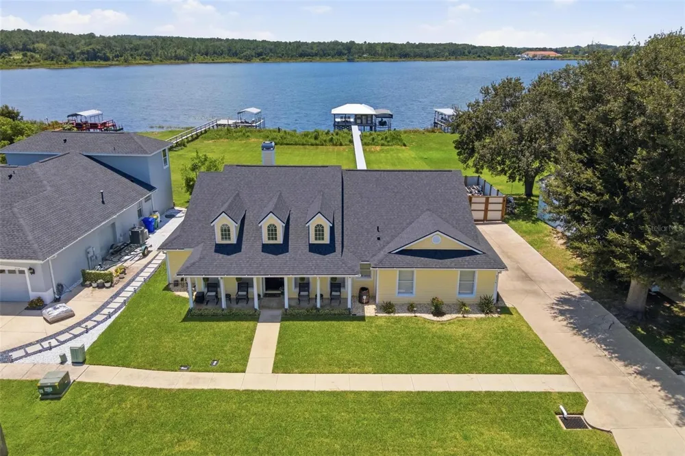 3716 BAYSHORE CIRCLE Tavares, FL 32778