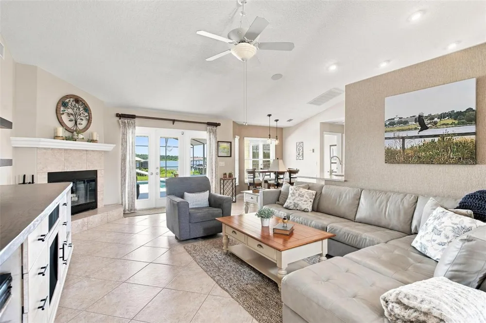 3716 BAYSHORE CIRCLE Tavares, FL 32778