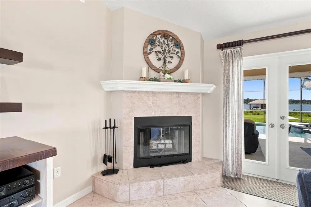 3716 BAYSHORE CIRCLE Tavares, FL 32778