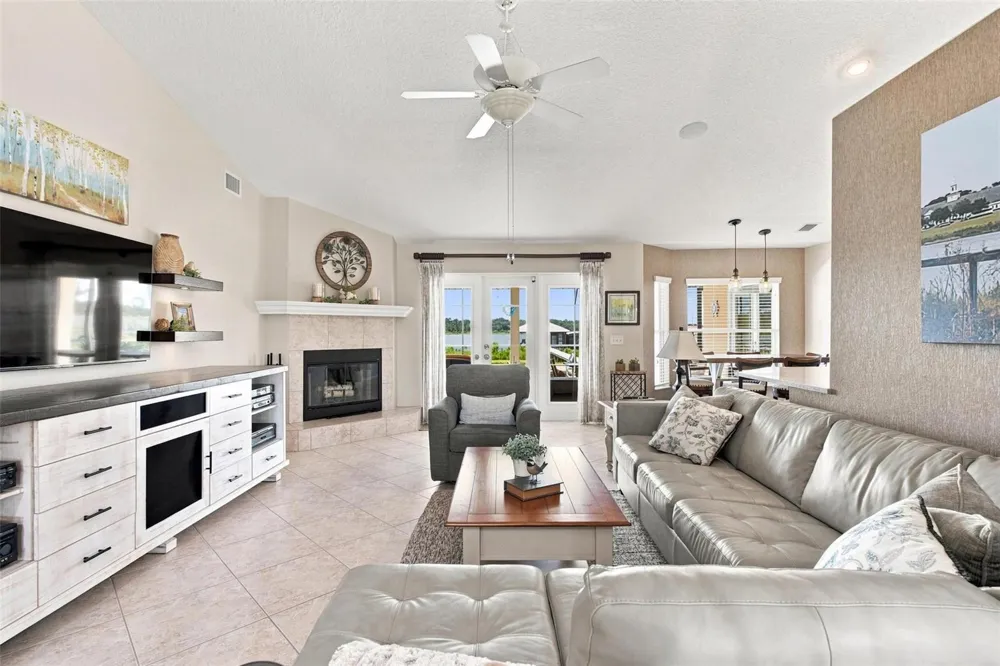 3716 BAYSHORE CIRCLE Tavares, FL 32778