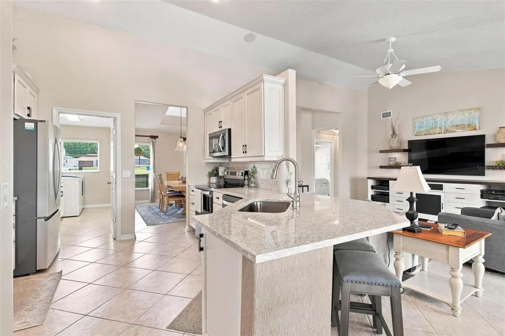 3716 BAYSHORE CIRCLE Tavares, FL 32778