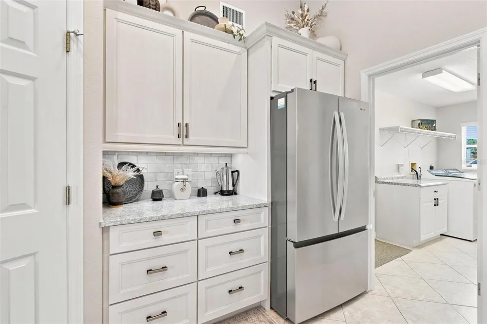 3716 BAYSHORE CIRCLE Tavares, FL 32778