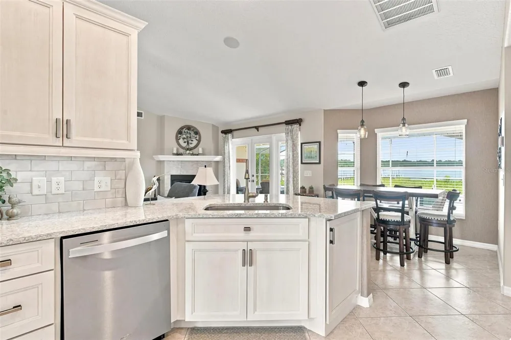 3716 BAYSHORE CIRCLE Tavares, FL 32778