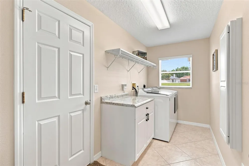3716 BAYSHORE CIRCLE Tavares, FL 32778